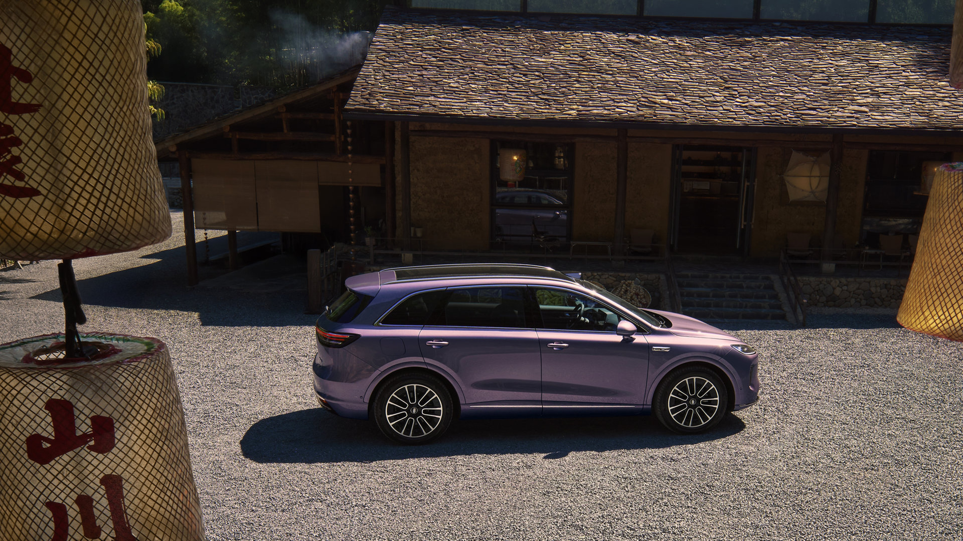 SAIC H5 driving on a rugged mountain path