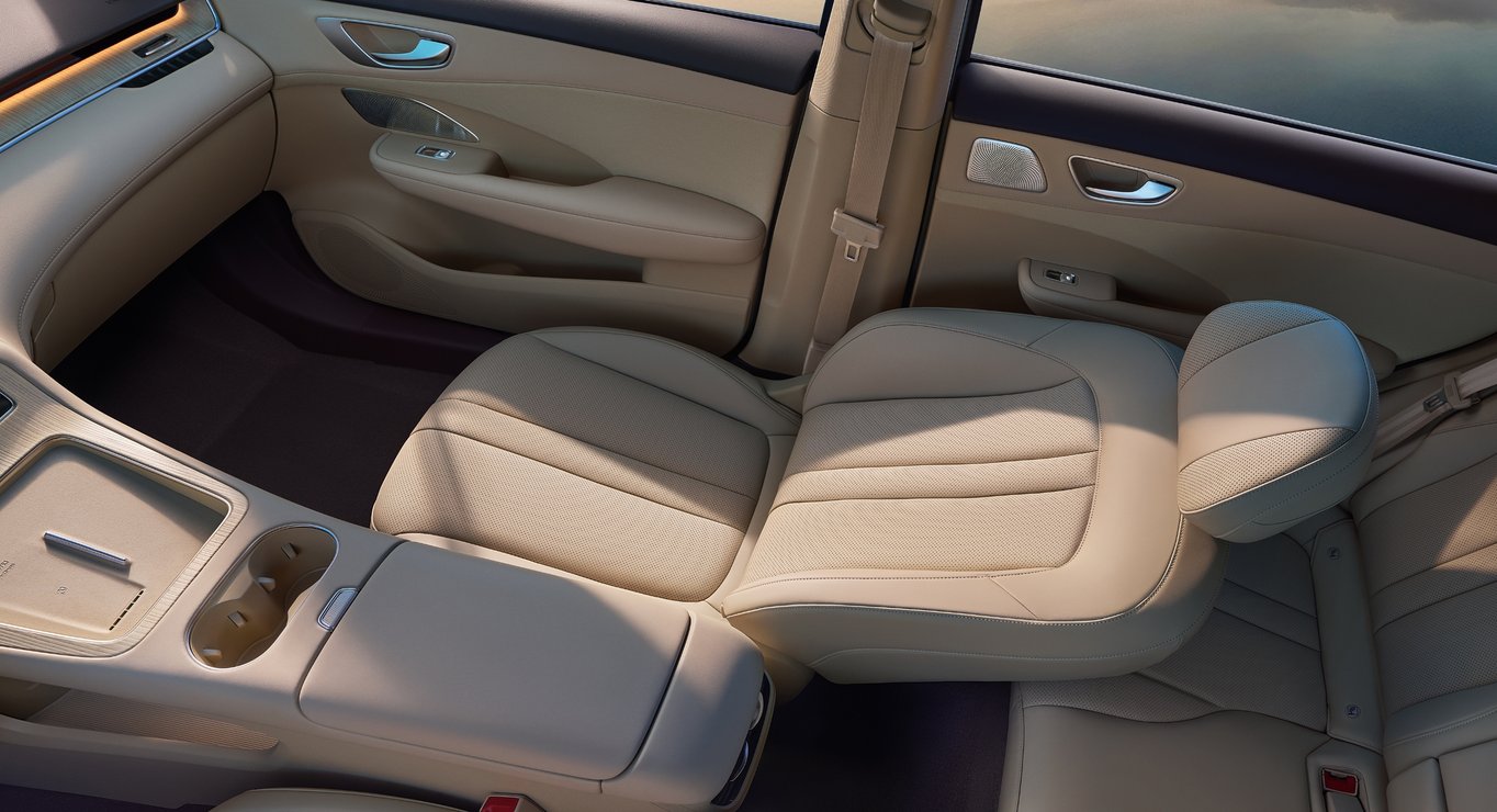 SAIC H5 Shao Hua Apricot Interior Front Passenger Top View, Showcasing the Ergonomic Seat