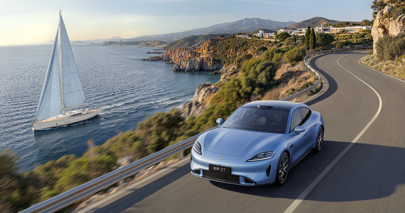 SAIC Z7 in motion, featuring the 896-line dual-optical-path image-grade LiDAR.