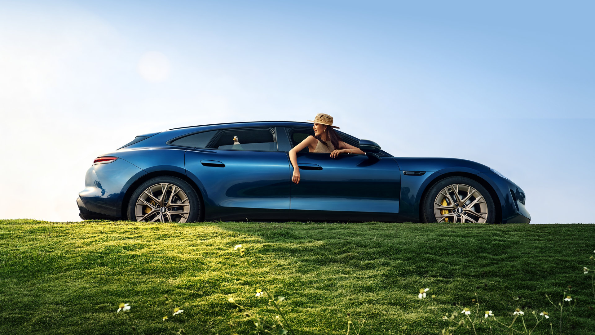 User seated in the SAIC Z7T as the vehicle drives smoothly, showcasing its safety.