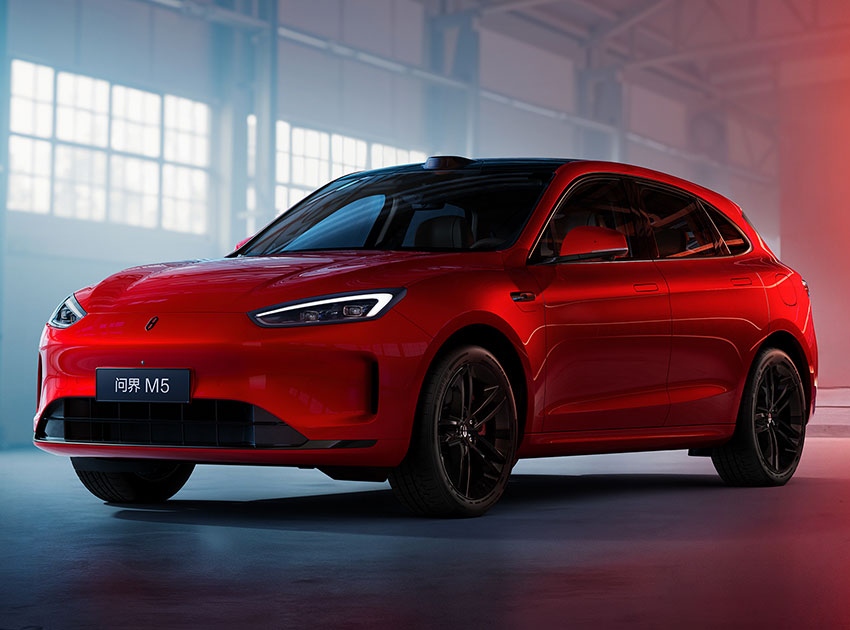 AITO New M5 Ultra Crimson Shadow with Obsidian Package