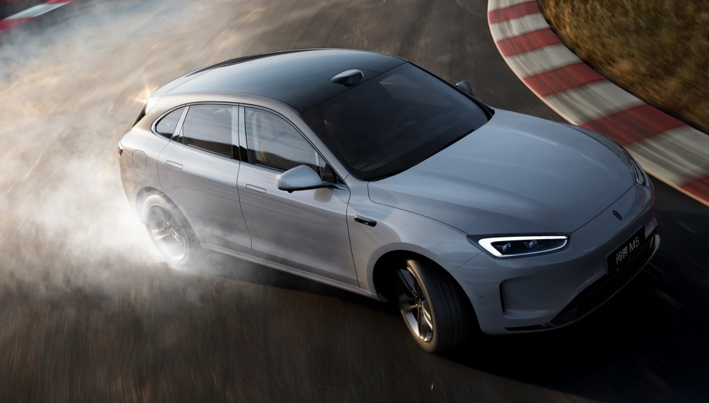 AITO New M5 Ultra Handling