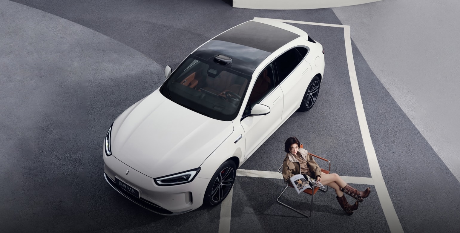 AITO New M5 Ultra Glacier White