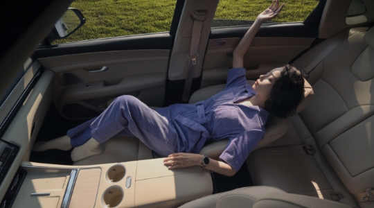 AITO New M5 Ultra Seamless Power Leg Rest (Front Passenger)
