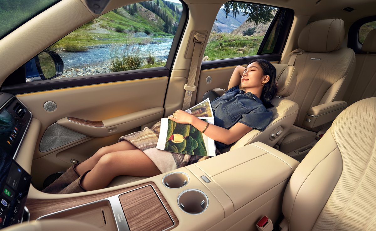 AITO M7 Front Passenger Near-Zero Gravity Seat