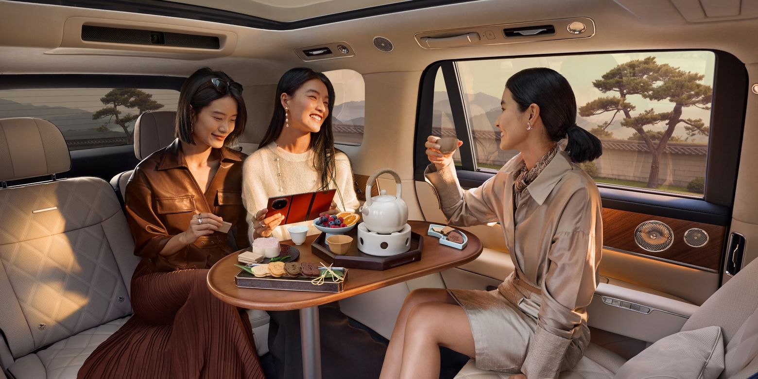 AITO M9 180° Four-Person Fireside Seating