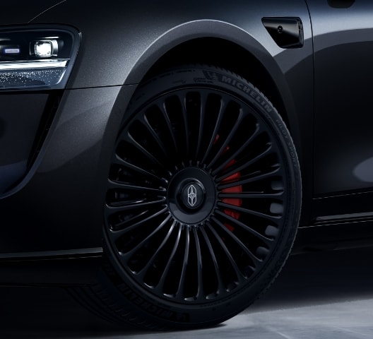 Stelato S9T Obsidian Package Wheel Close-up