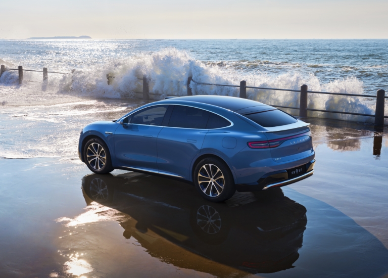 Luxeed R7 driving on a waterlogged road, showcasing its active traction control function