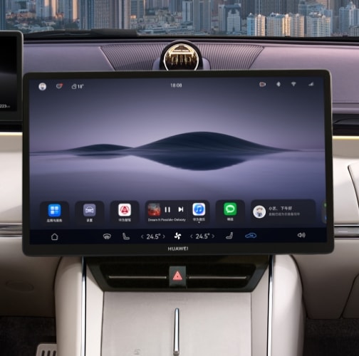 Showcases the all-new central control screen of the Luxeed New S7