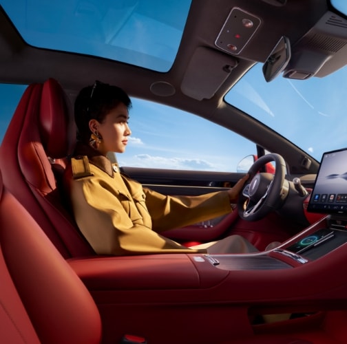 The driver pilots the Luxeed New S7, highlighting the front seat's blend of comfort and sportiness