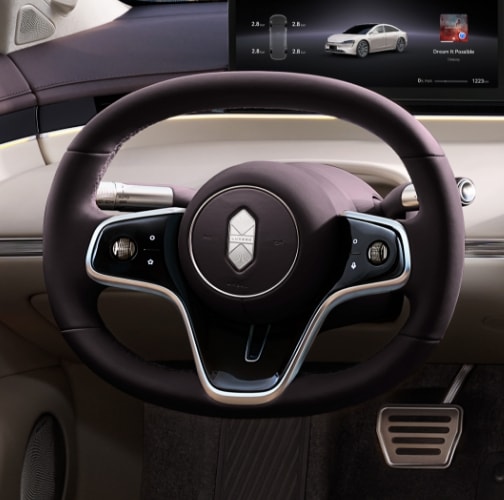 Showcases the olive-shaped steering wheel of the Luxeed New S7, offering more responsive control, with the Luxeed logo added for refined elegance
