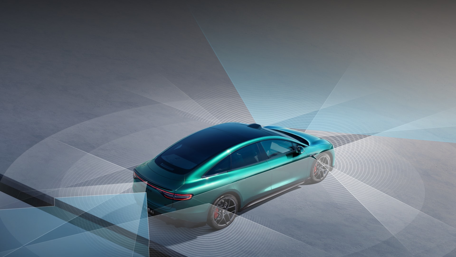 Showcasing the Luxeed New S7 equipped with Huawei Qiankun Intelligent Driving® ADS 4, with a new high-precision solid-state LiDAR mounted at the rear