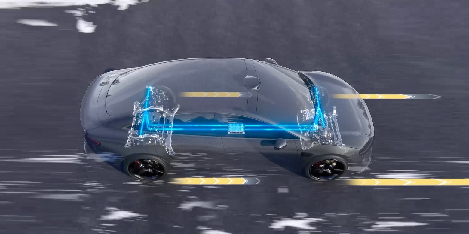 3D rendering of the Luxeed New S7 driving on a wet and slippery road, showcasing its all-round anti-skid performance