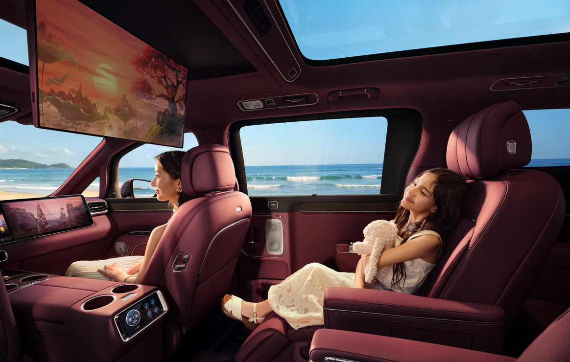 Luxeed V9 21.4-Inch 3K Ultra-HD Ceiling Screen