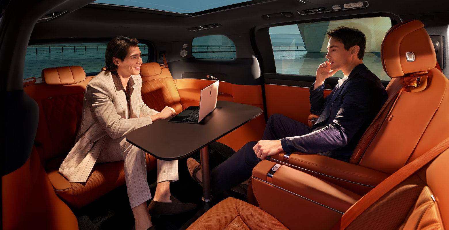Luxeed V9 180° Face-to-Face Private Lounge Mode