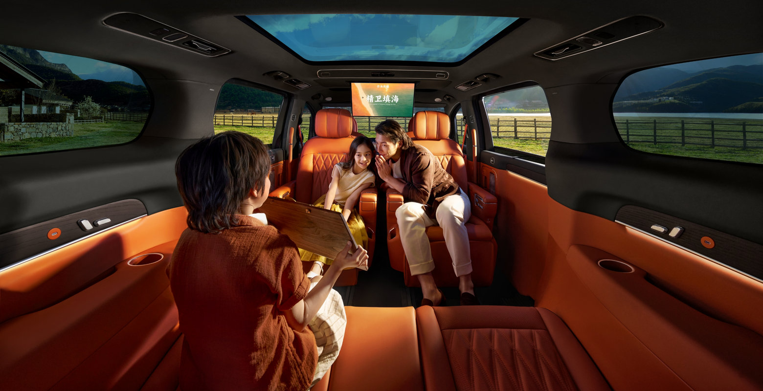 Luxeed V9 180° Face-to-Face Family Entertainment Room Mode